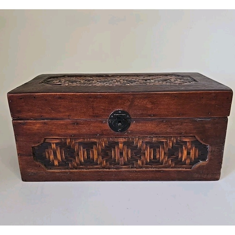 Antique Keepsake or Jewelry Box Hand‎ Made With Woven Inlay Wooden Box